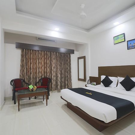 Saish Hotel Shirdi Eksteriør bilde