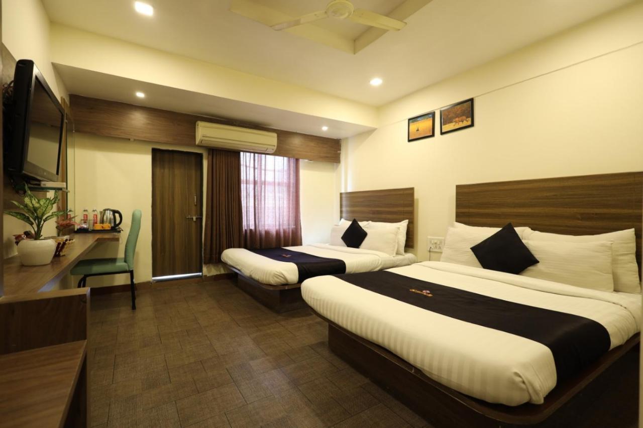 Saish Hotel Shirdi Eksteriør bilde