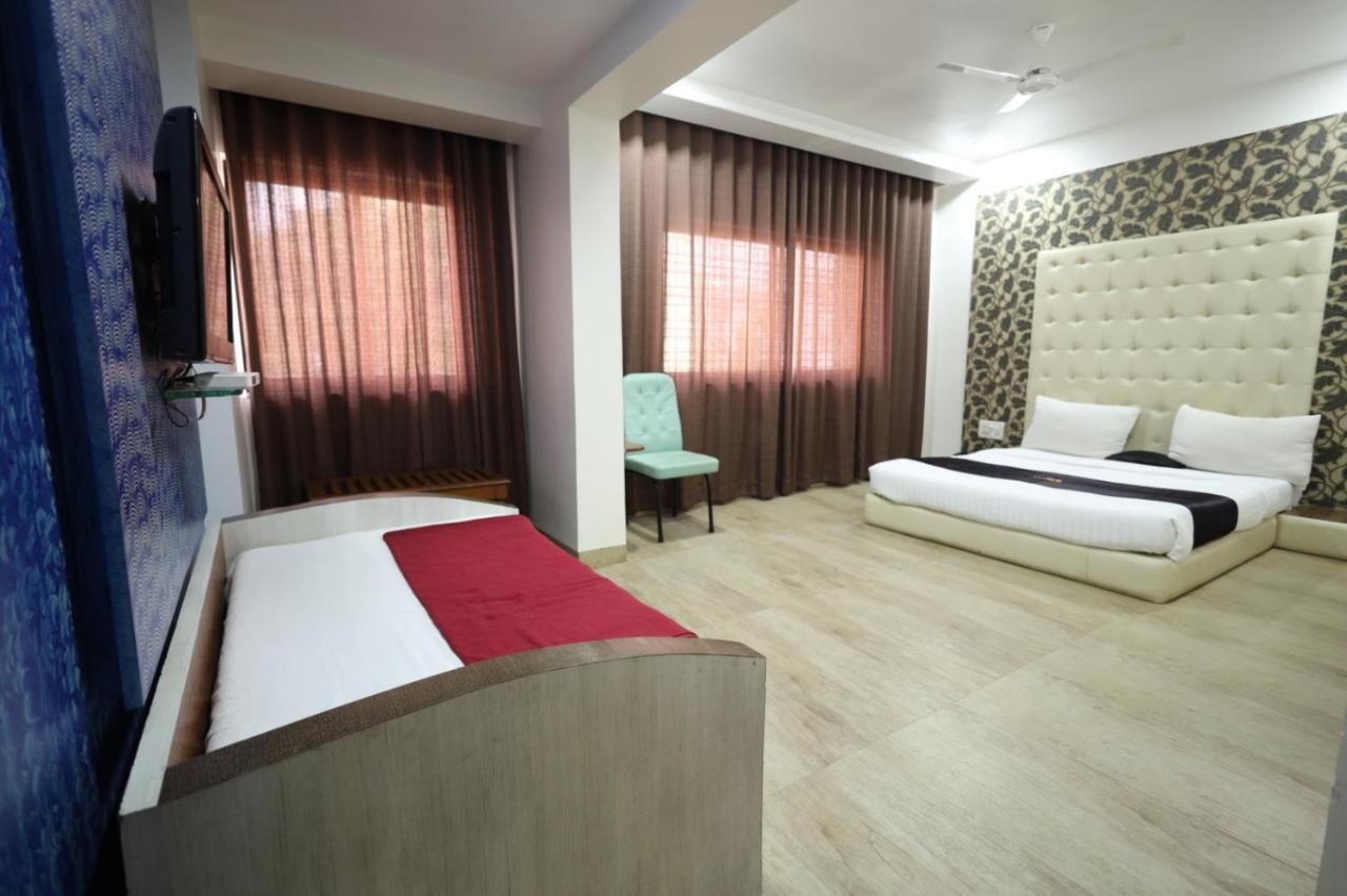 Saish Hotel Shirdi Eksteriør bilde