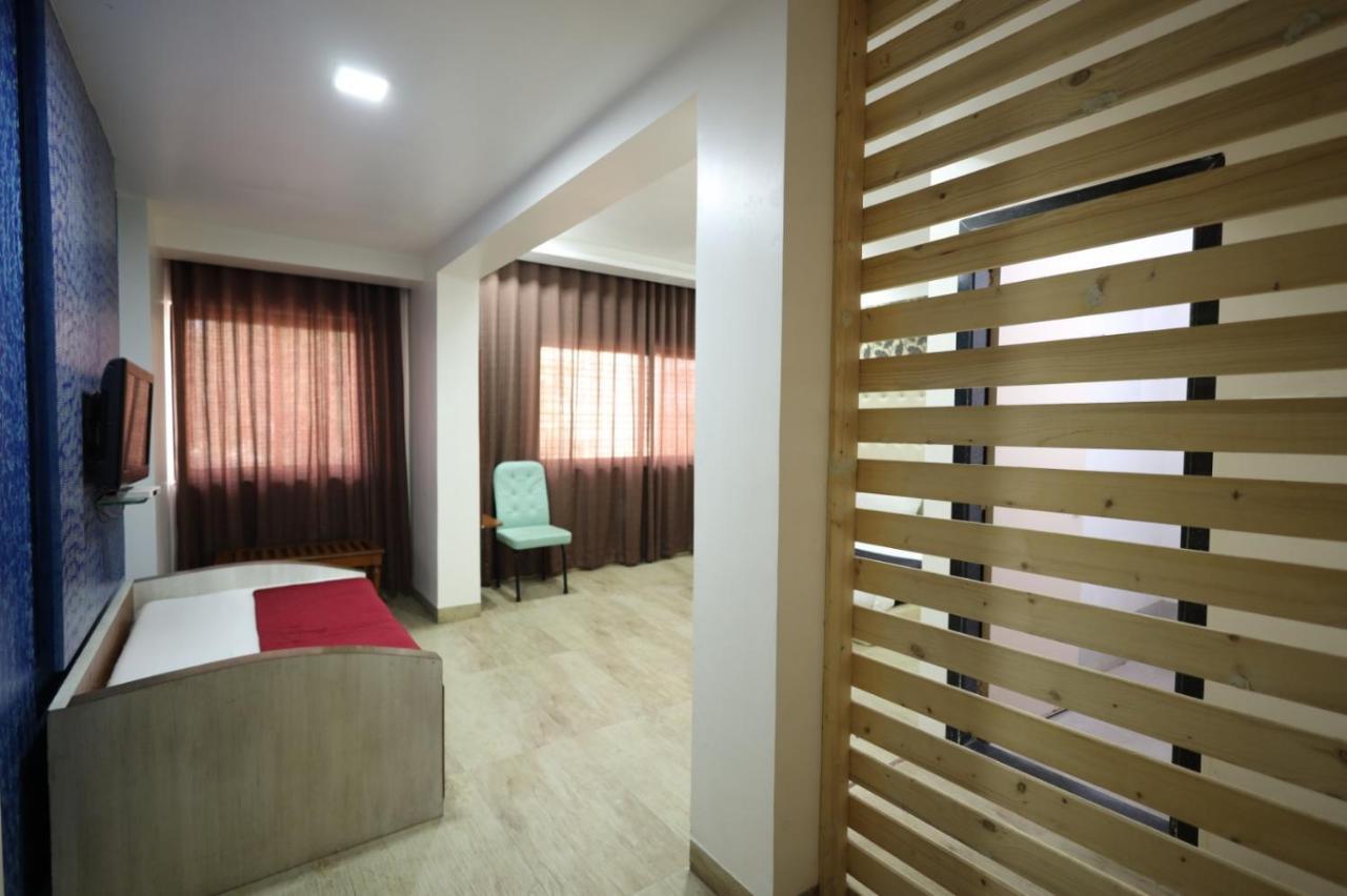 Saish Hotel Shirdi Eksteriør bilde