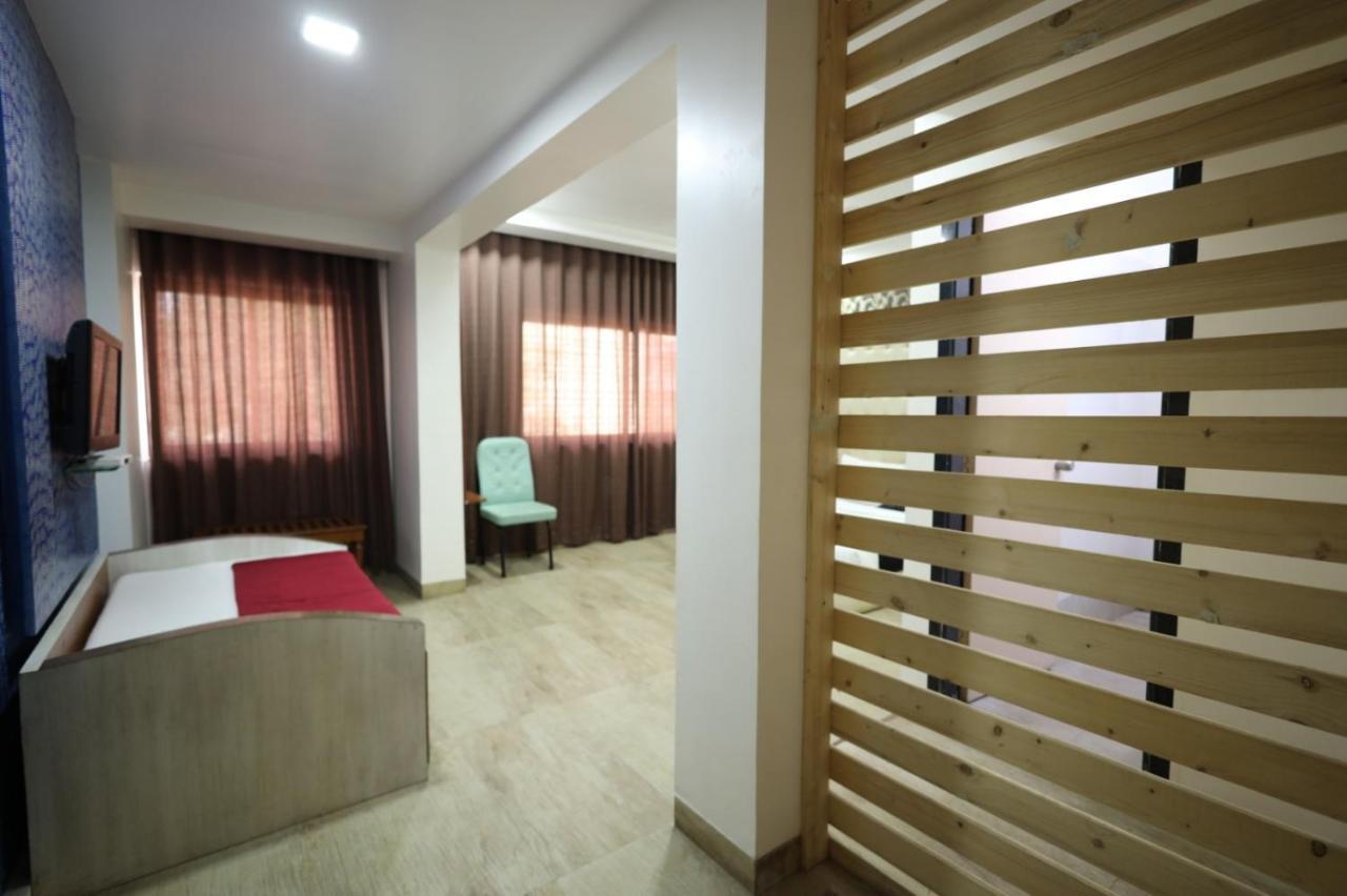 Saish Hotel Shirdi Eksteriør bilde
